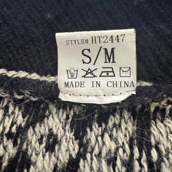 Yahada Poncho Sweater with Fringe - Picture 5 of 11